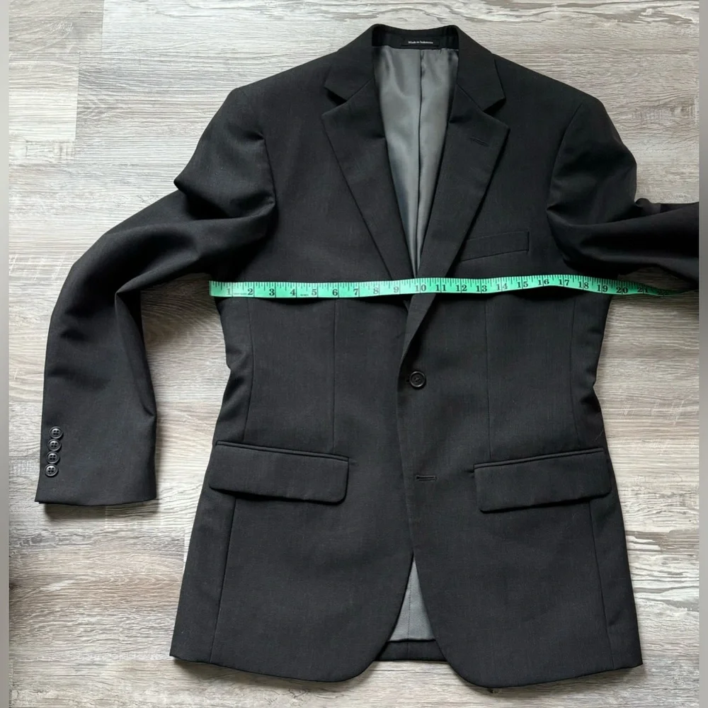 Wilke-Rodriguez men's suit, size 38, standard, waist 32. Fitted jacket and